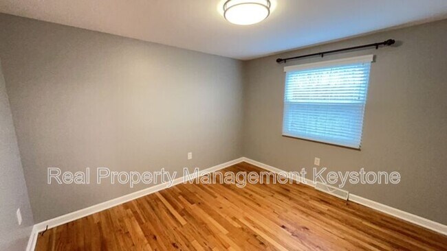 Building Photo - 575 Sautter Dr