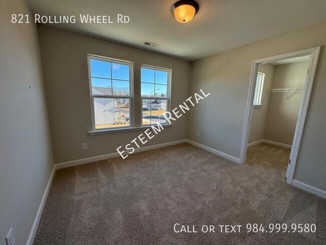 Building Photo - 821 Rolling wheel Rd