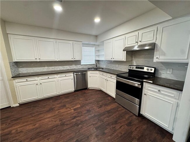 Building Photo - 3 bedroom 2 bath house in Calallen