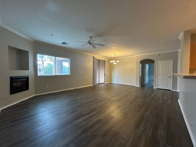 Building Photo - 955 E Knox Rd