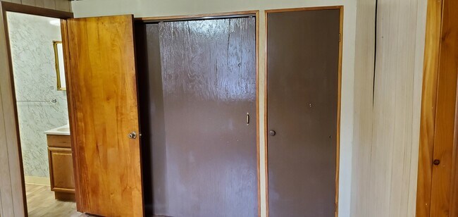 Building Photo - 530 Naylor Rd