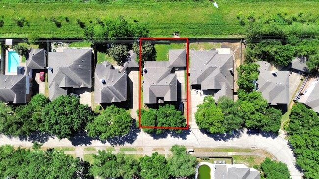 Building Photo - 3210 Shadowwalk Dr