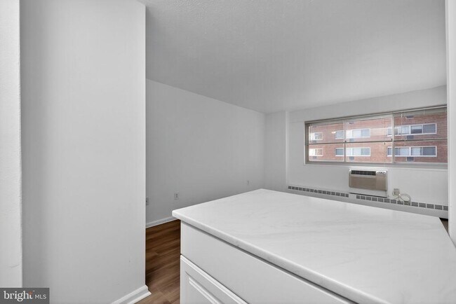 Building Photo - 2101 Chestnut St