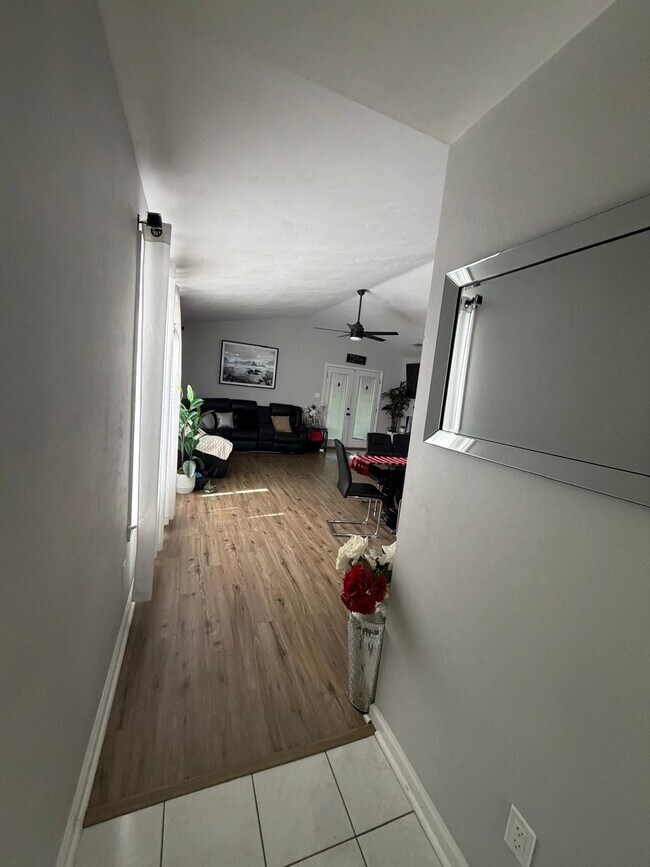 Building Photo - 4540 Eltham Park