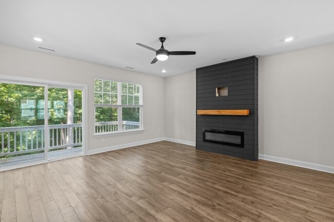 Building Photo - 2888 Macintosh Woods Dr