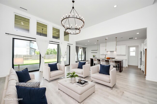 Building Photo - 10235 Forest Lake Dr