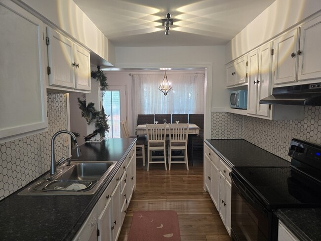 Building Photo - 2733 Crosswinds Dr
