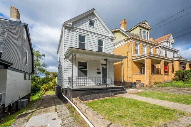 Building Photo - Charming 2 bedroom home in Beechview available May 1!