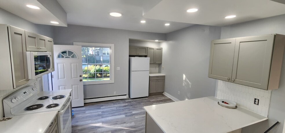Building Photo - 85 Winspear Ave