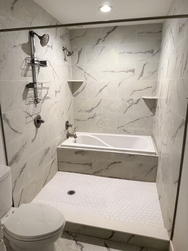 Building Photo - Beautiful single-family home on Ox Bottom available now