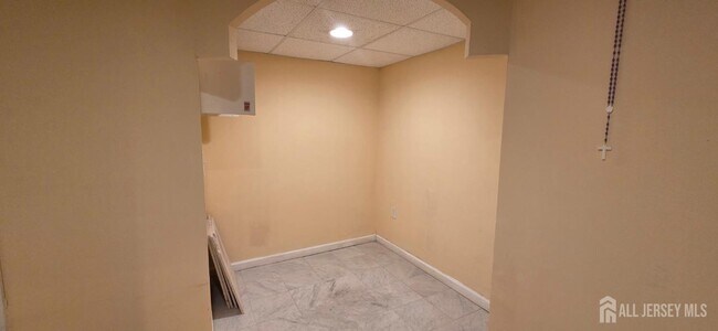 Building Photo - 18 Dina Ln
