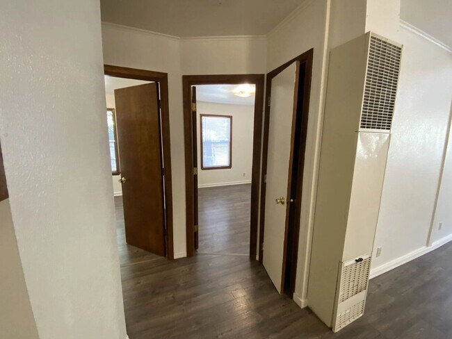 Building Photo - 1032 W Nevada Ct
