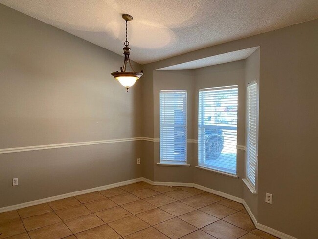 Building Photo - 1123 Breezy Knoll St