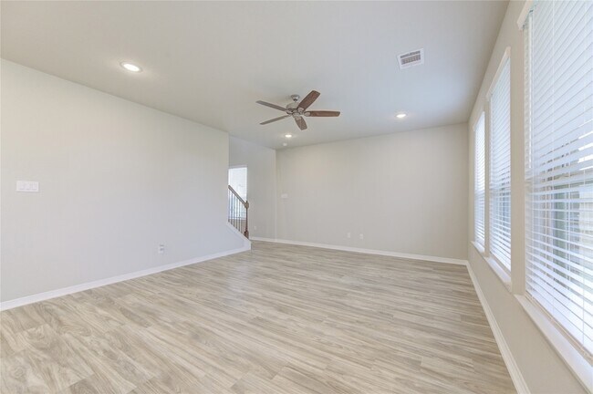 Building Photo - 812 Laguna Grn Ln