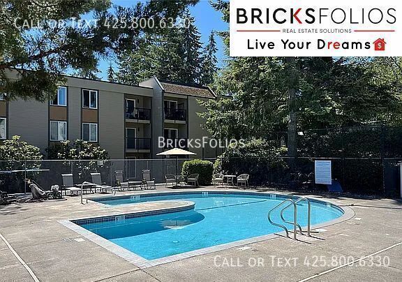 Building Photo - Prime Bellevue Condo, conveniently located...