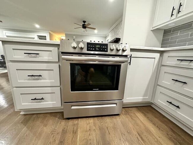 Building Photo - 215 Jayne Ellen Way