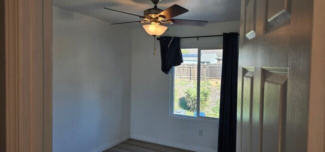 Building Photo - Remodeled 2bed 1bath
