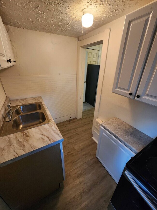 Building Photo - 2186 E 89th St