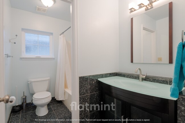 Building Photo - 1728 26th Ave S