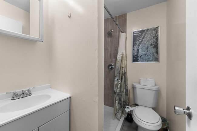 Building Photo - 9 W 51st St