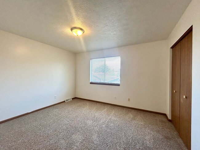 Building Photo - Two Bedroom Home in Southwest Grand Rapids