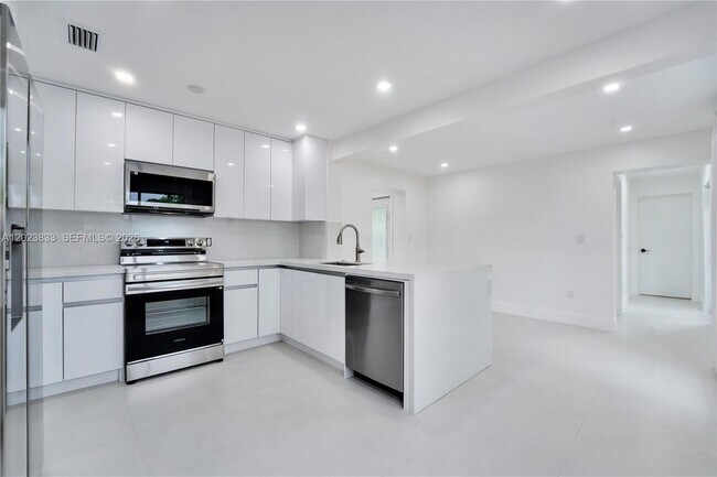 Building Photo - 6566 SW 35th St