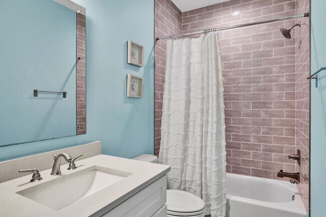 Building Photo - Luxury Beach Living Just Two Blocks from the Ocean – 4 Bed/3 Bath Fully Furnished Jacksonville Be...