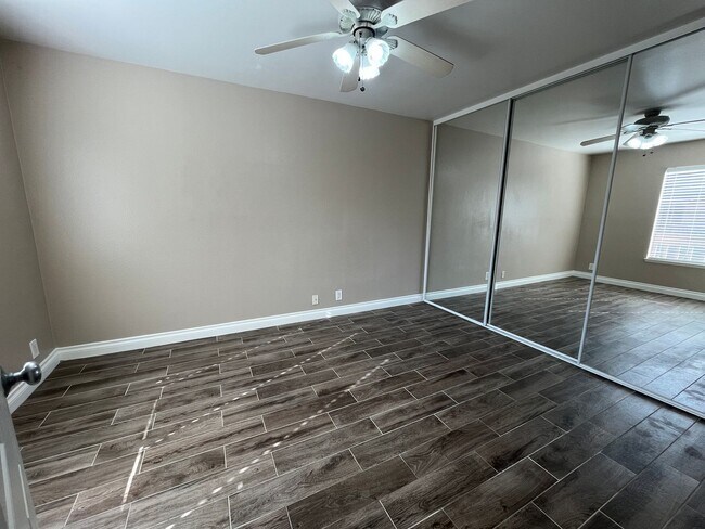 Building Photo - 2 bedroom, 1.5 bath townhouse in the heart of Irvine!