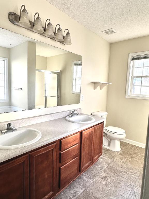 Building Photo - 4418 Clifton Dr