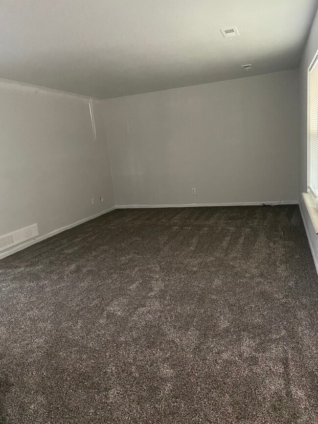 Building Photo - 503 Meadow Ln