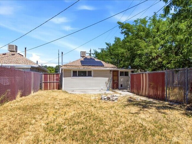 Building Photo - Poplar Grove 2 bedroom 1 bath, fenced