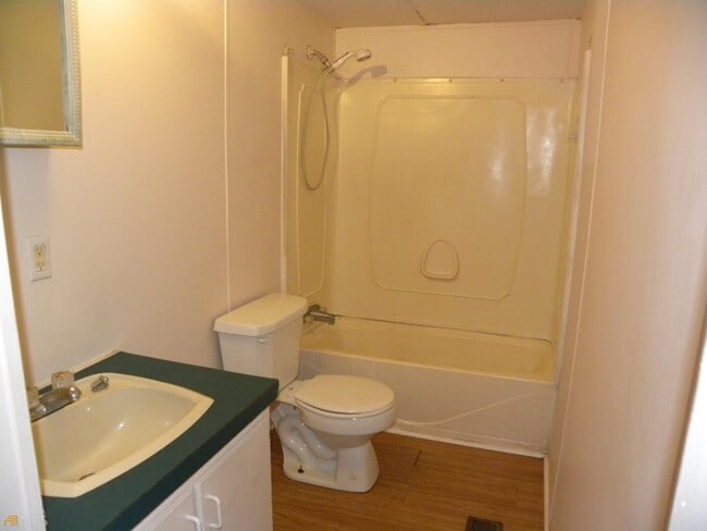 Building Photo - 204 Detter Rd