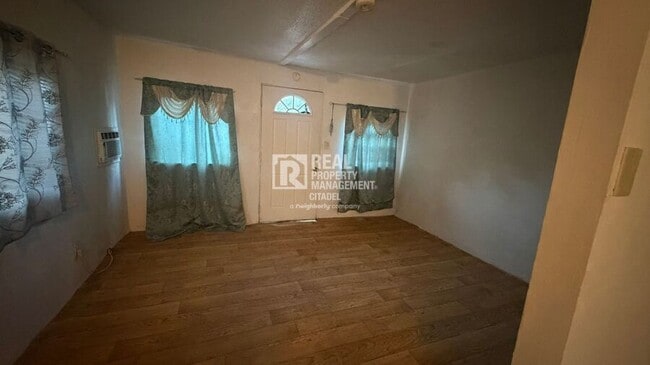 Building Photo - 170 E Claremont St