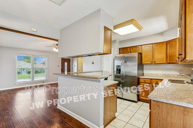 Building Photo - 2749 Varnado St