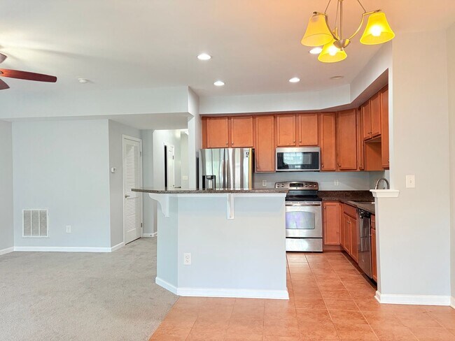 Building Photo - 104 Riva Ct
