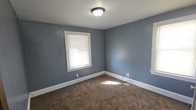 Building Photo - Charming 3-Bedroom Property in Prime Location