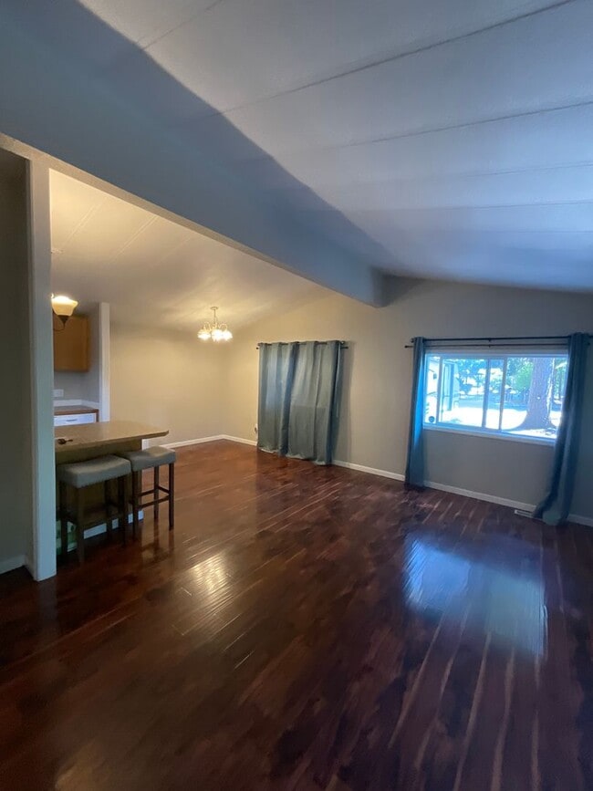 Building Photo - Charming 2 bedroom 2 bath house in Nisqual...
