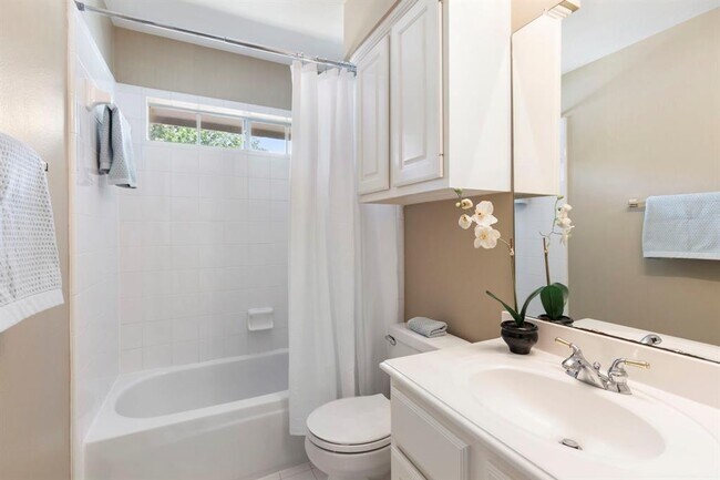 Building Photo - 7 Tamarind Pl