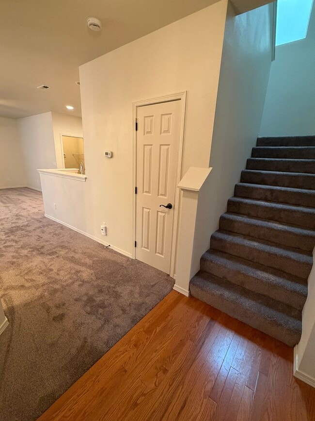 Building Photo - 4244 Edgewater Blvd NE