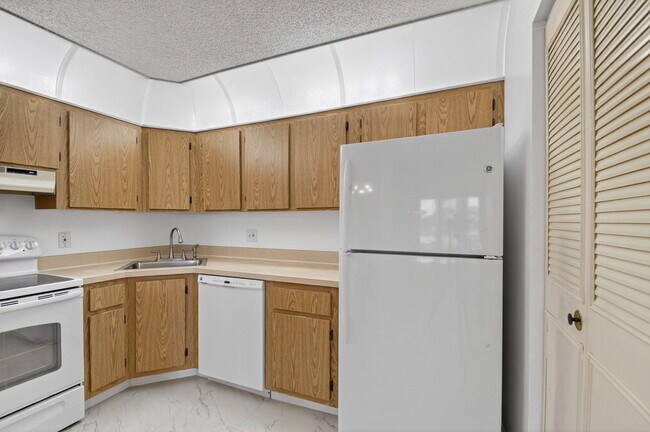 Building Photo - 416 Pine Glen Ln