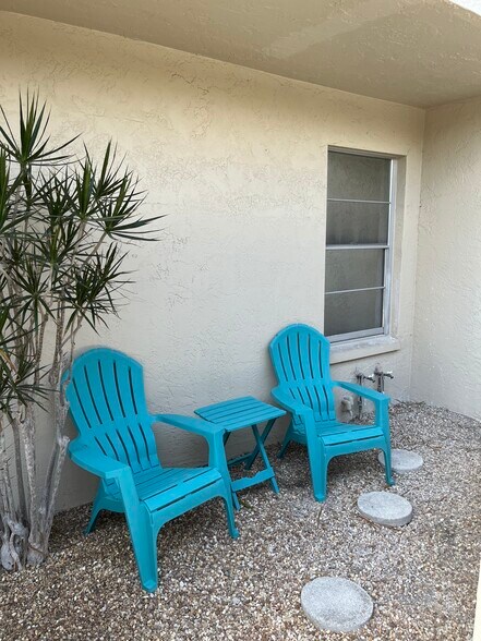 Private Front Courtyard - 16251 Dublin Cir