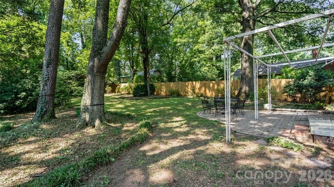 Building Photo - 2126 Arnold Dr