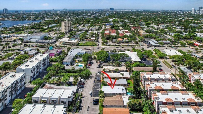 Building Photo - 1037 N Victoria Park Rd