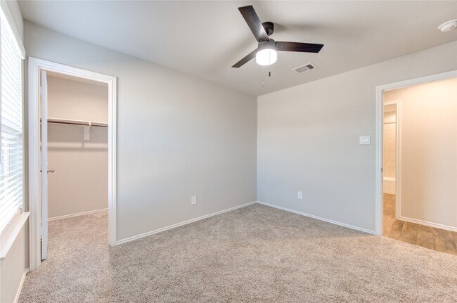 Building Photo - 21335 Hendricks Holw Ln