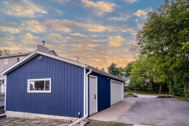 Building Photo - 184 Grand Ave