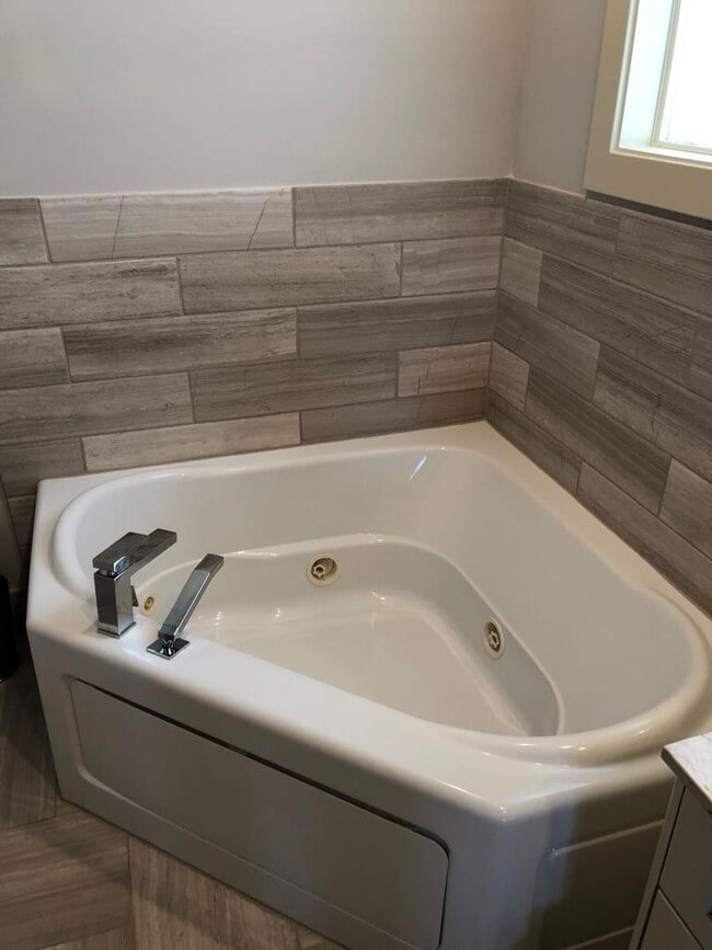 Building Photo - 4234 S Ellis Ave