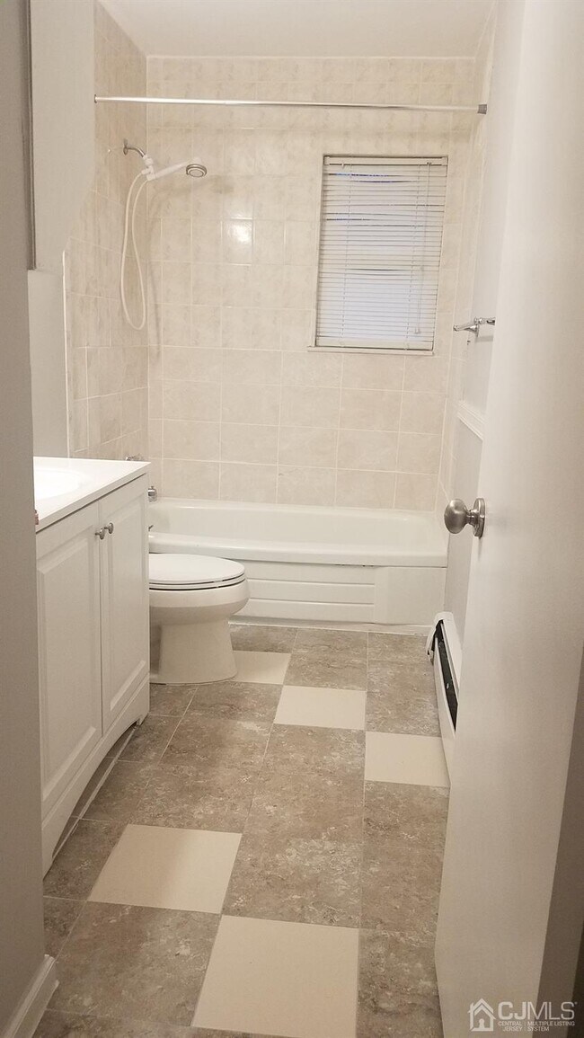 Building Photo - 105 Colletti Ct