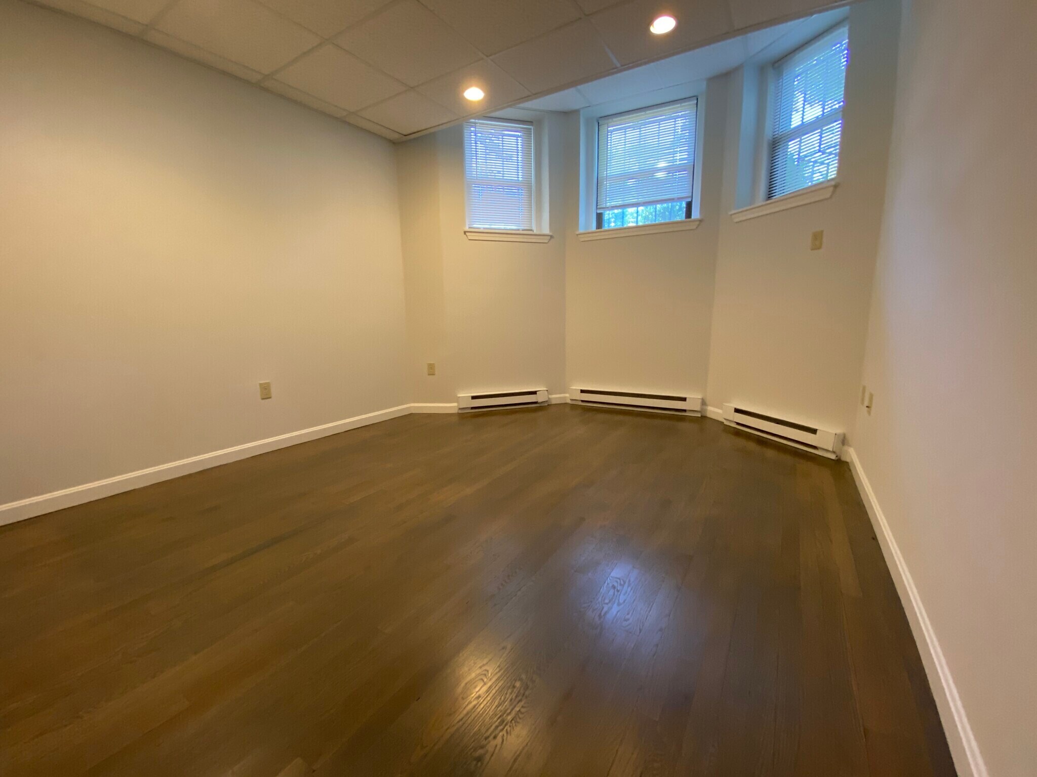 Building Photo - 77 Park Dr