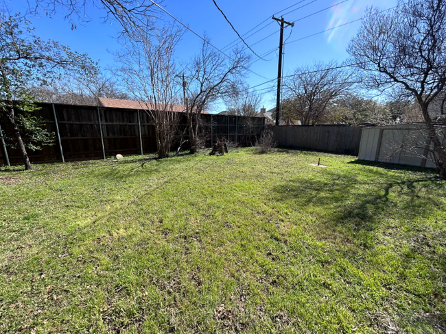 Building Photo - 1213 Amherst Dr