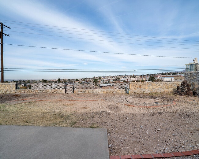 Building Photo - Westside 3 Bedroom 1.75 Bath
